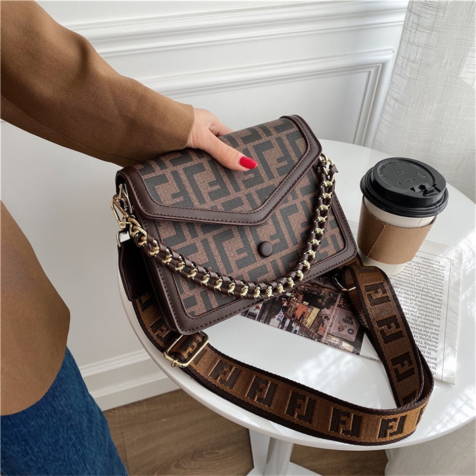 

High quality bag women's new fashion versatile One Shoulder Messenger Bag retro Hong Kong Style broadband chain small square, Coffee check