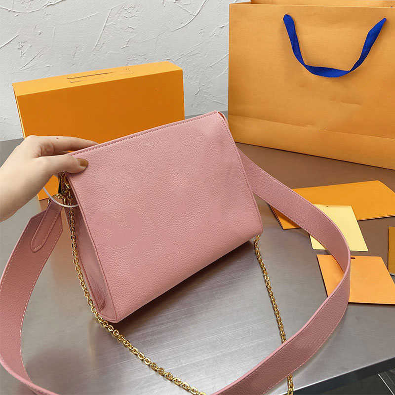 

Soft leather rectangular bag women's chain handbag solid color designer women's shoulder bag size is 25*18cm Premium square purse, Black