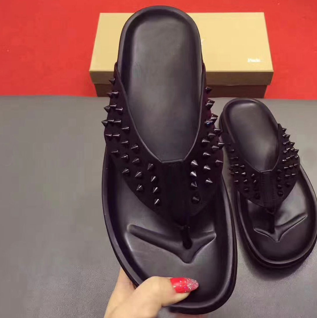 

2021 Red Bottom Men's Slippers Studded Spikes Flip Flops Men Sandals Summer Beach Platform Pool fun Slipper luxury Designer Casual Shoe, Black