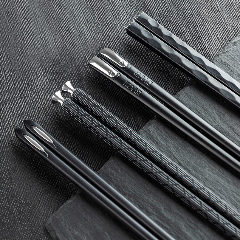 

5 Pairs Chopsticks Set Pointed Chop-sticks Commonly Used In Home Use and A Box of 243mm Black Dinner Chopstick