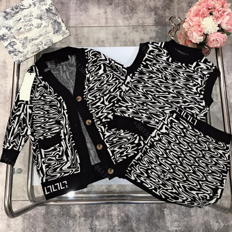 

2021ss casual fen girls dress set 3 piece suit wool knit dress vest coat sets college style party skirt jacquard letter logo Italian brand ffennd children clothing b1, Supplementary price difference