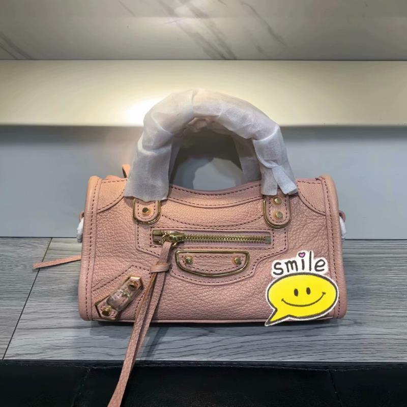 

2021 Classic Paris Goat Leather One Shoulder Cross Carry Rivet Tassel Mini Locomotive Bag Women's Bag Summer