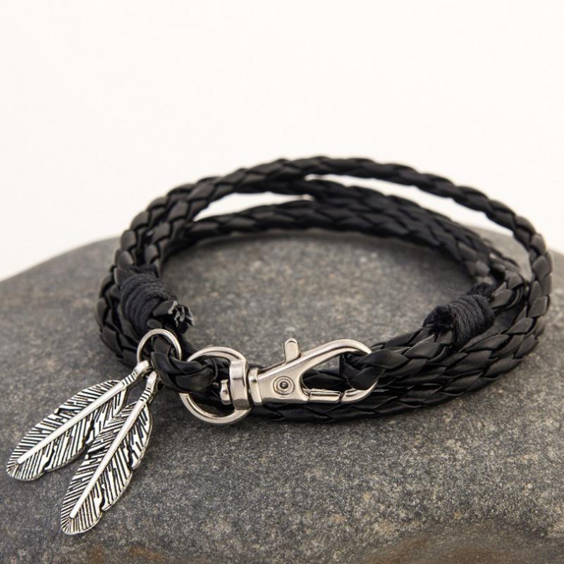 

Charm Bracelets Classic Retro Three-layer Feather Metal Buckle Pendant Keychain Woven Leather Bracelet Men's Casual Fashion Jewelry
