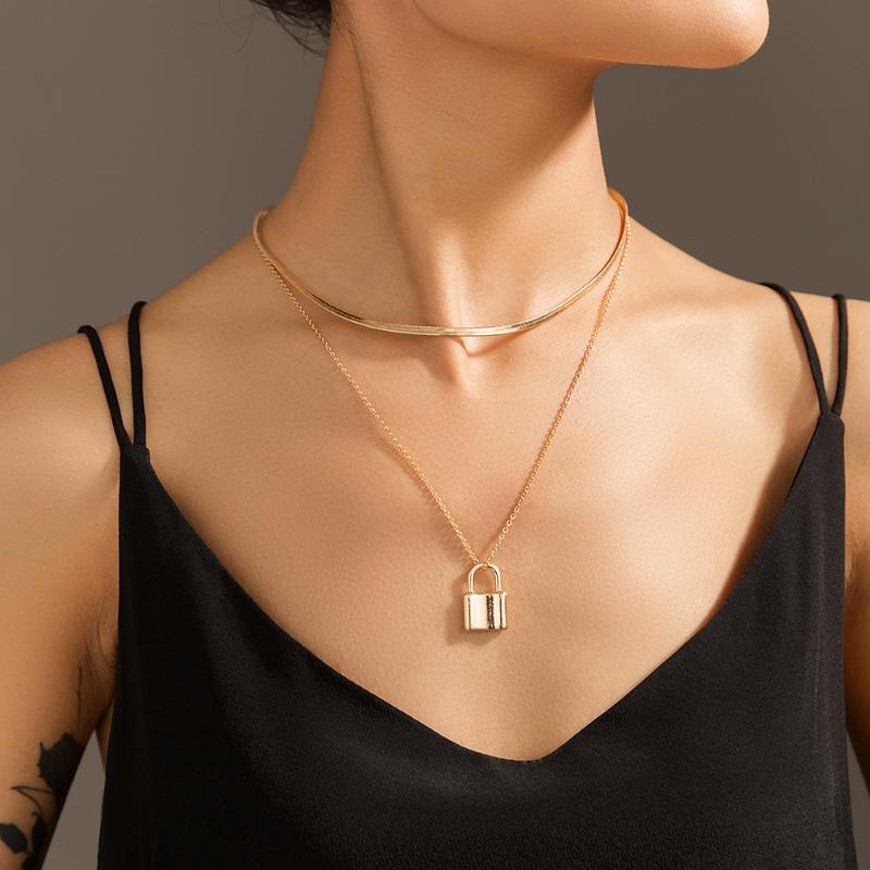 

Chokers Europe And America Ornament Vintage Gold Necklace Metal Lock-Shaped Pendant Creative Geometric Fashion