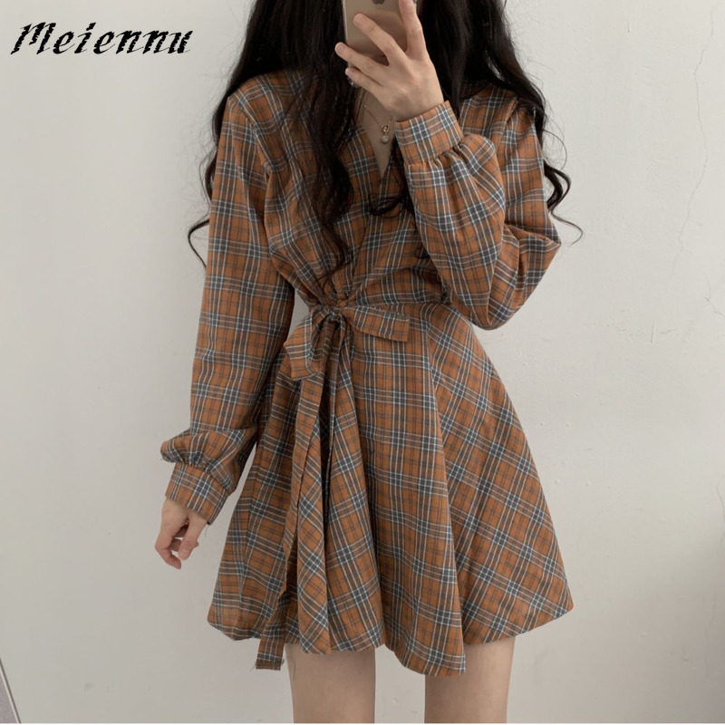 

2021 New Autumn Long Sleeve Dress Women Preppy Style Bow Palid V-neck Mini plaid Dresses Korean High Waist Short Dress elegant, Light brown