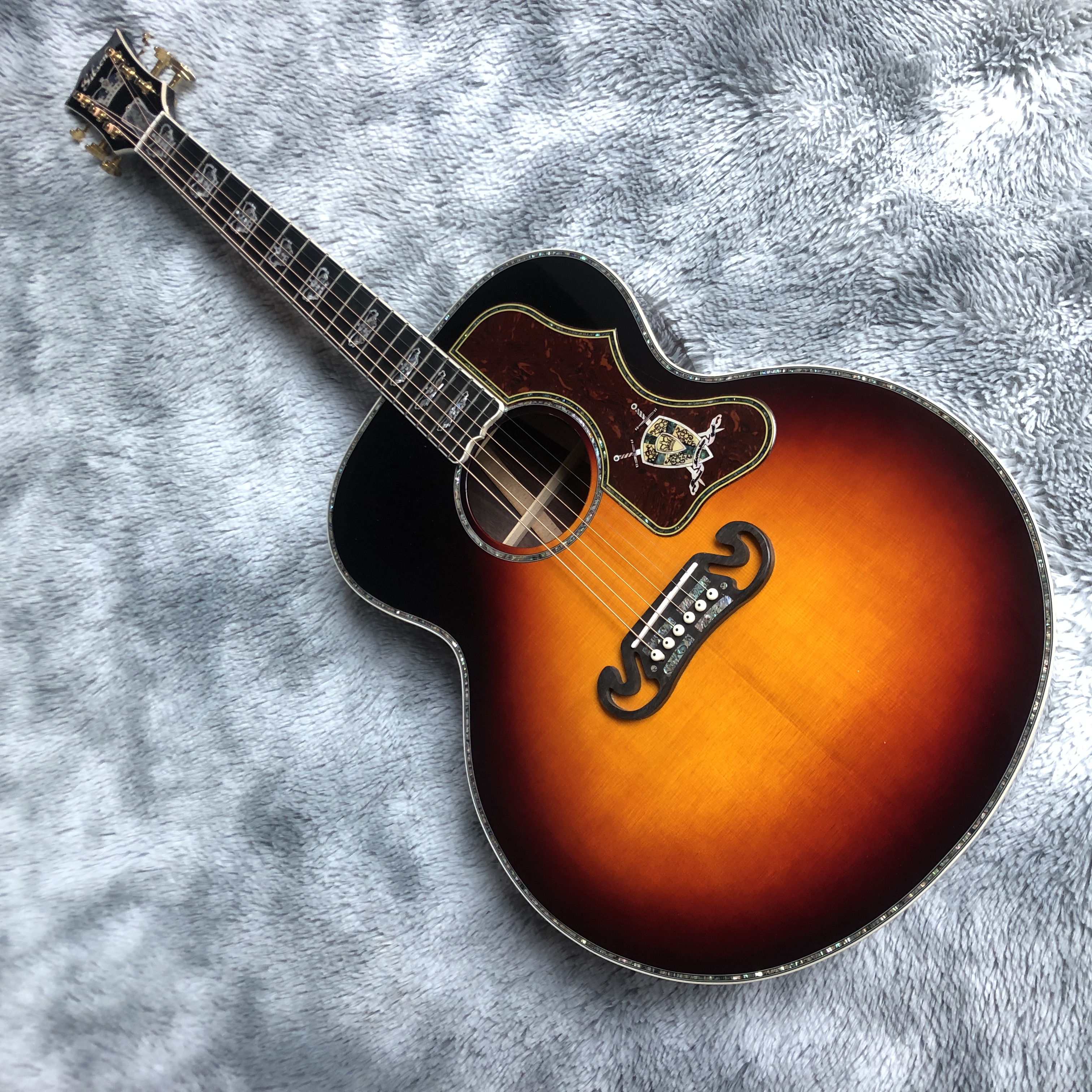 

Handmade custom 43 inch jubmo mould solid wood acoustic guitar