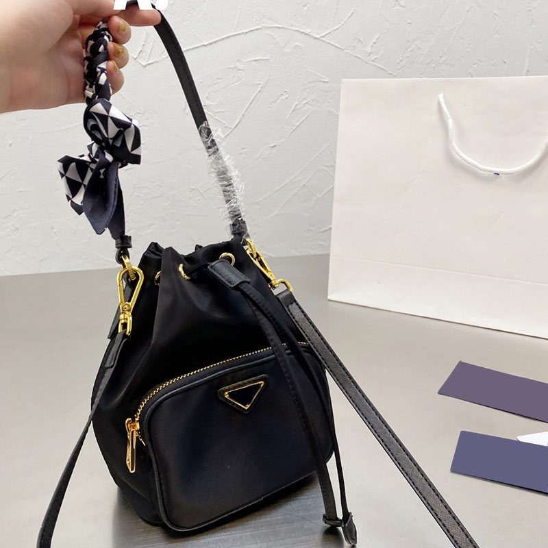 

2021 Fashion P Nylon Drawstring Bucket Bag High Quality Top Handle Tote Crossbody Shoulder Multi Pochette Detachable Strap Womens Mini Designer Luxury_handbags 20C, Black
