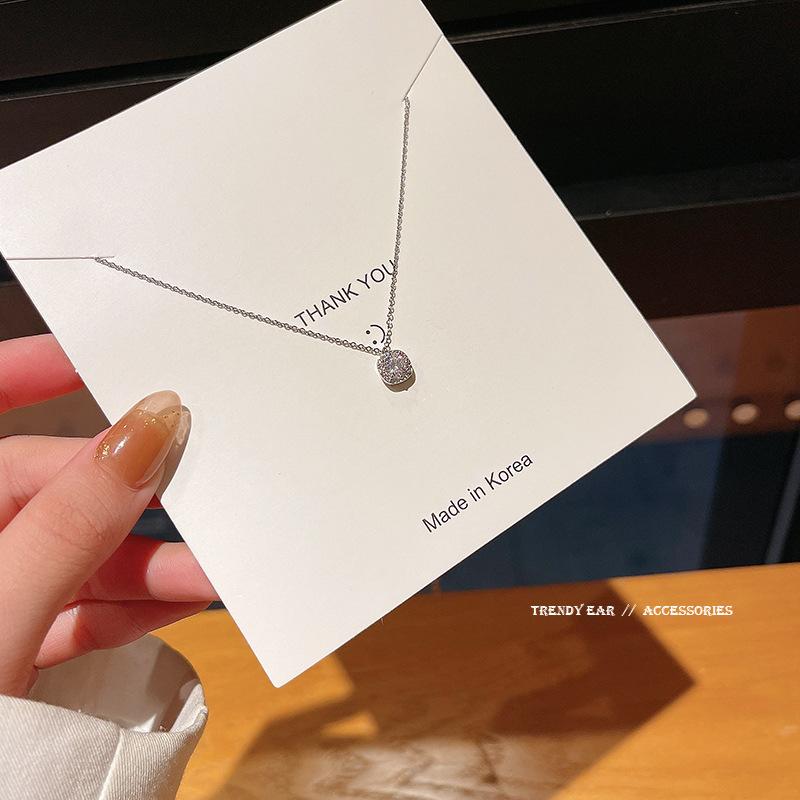 

Chains LoveLink Women's Fashion Silver Jewelry Gift High Quality Crystal Zircon Square Retro Simple Pendant Necklace