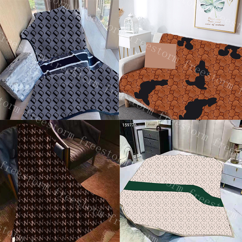 

Classic Velvet Blankets for Men Women Soft Touch Blanket 5 Patterns Personality Designer Shawls Fashion Carpet