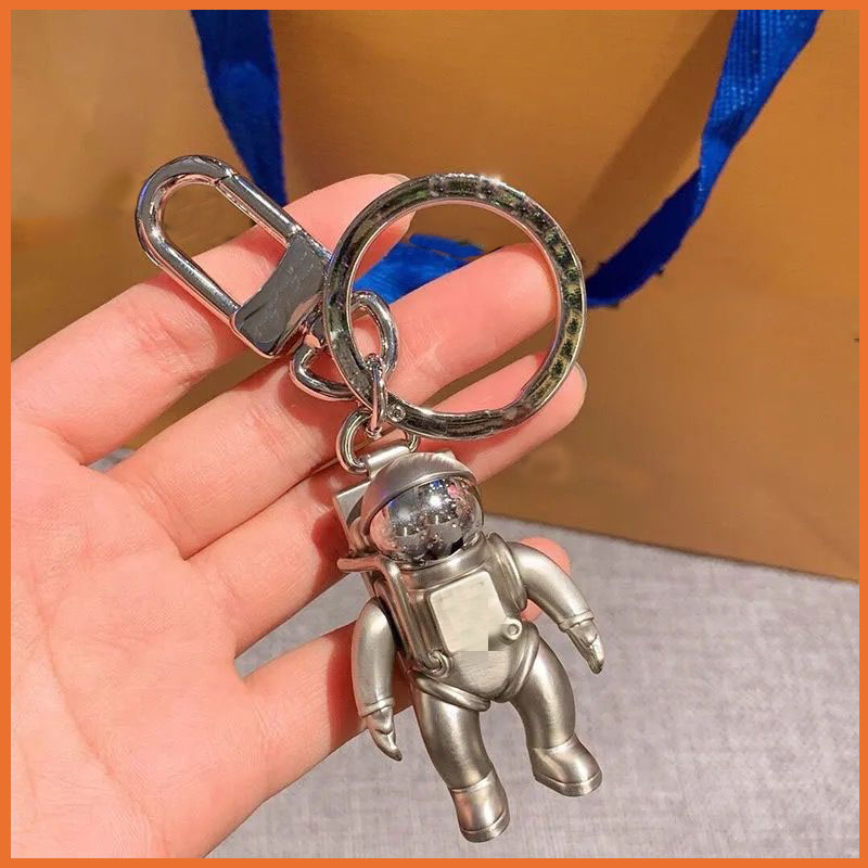 

Fashion Key Holder Keychain Spaceman Luxurys Designers Keychain Car Key Portachiavi Keyring CATO GRAM Llavero Porte Clés Bag Charm 2105187Y