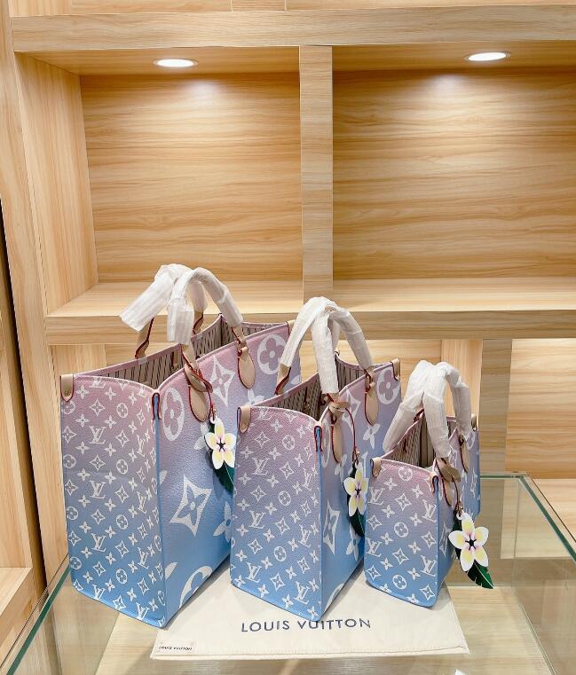 

LV LOUIS 1 VITTON Womens messenger bag Fashion luxurys bags designers mens Shoulder Totes purse handbags crossbody backpack 888, Red;black