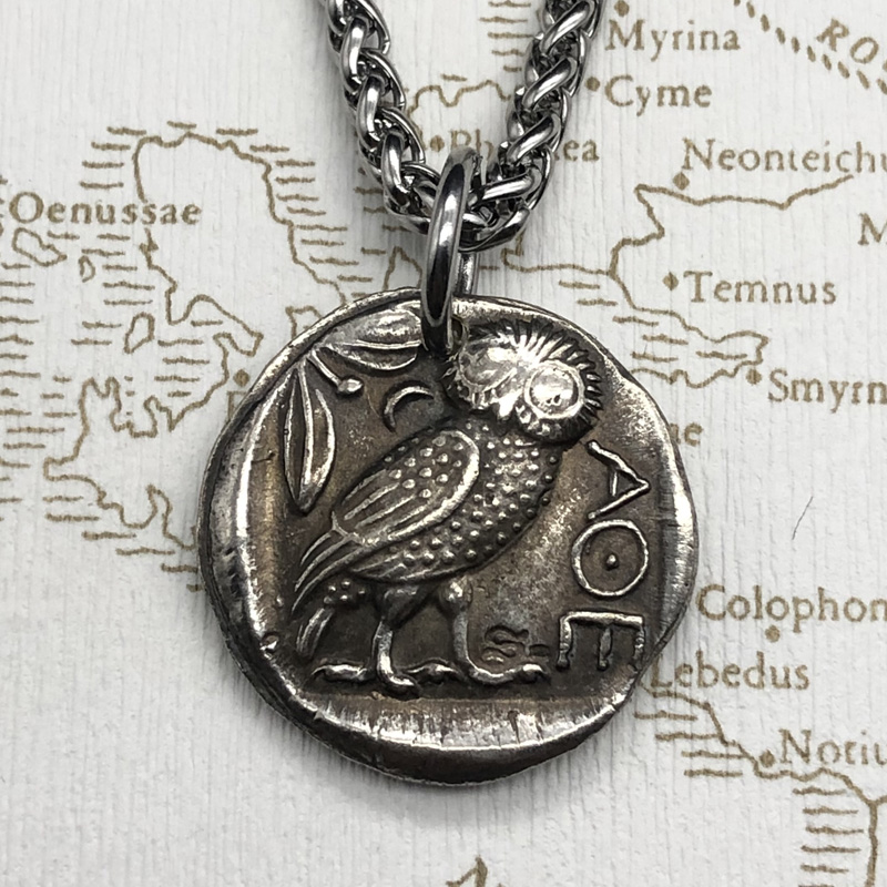 Colliers pendentifs pièces de monnaie en laiton plaqué argent Grèce européenne mythologie grecque tête d'Athéna hibou relief art fait à la main d