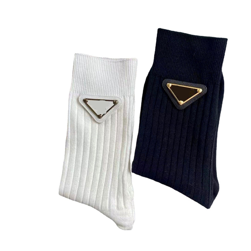 

2021 Designer socks luxury Mens Womens cotton Sock Classic P Letter Comfortable High quality Fashion Flash Movement middle tube Stocking, White