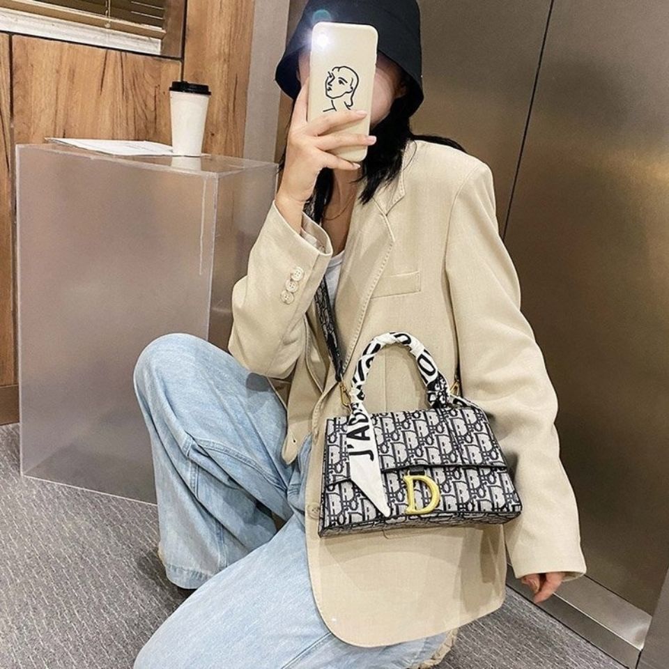 

New ins simple style women's bag 2021 high quality fashion versatile messenger bag full of advanced feeling