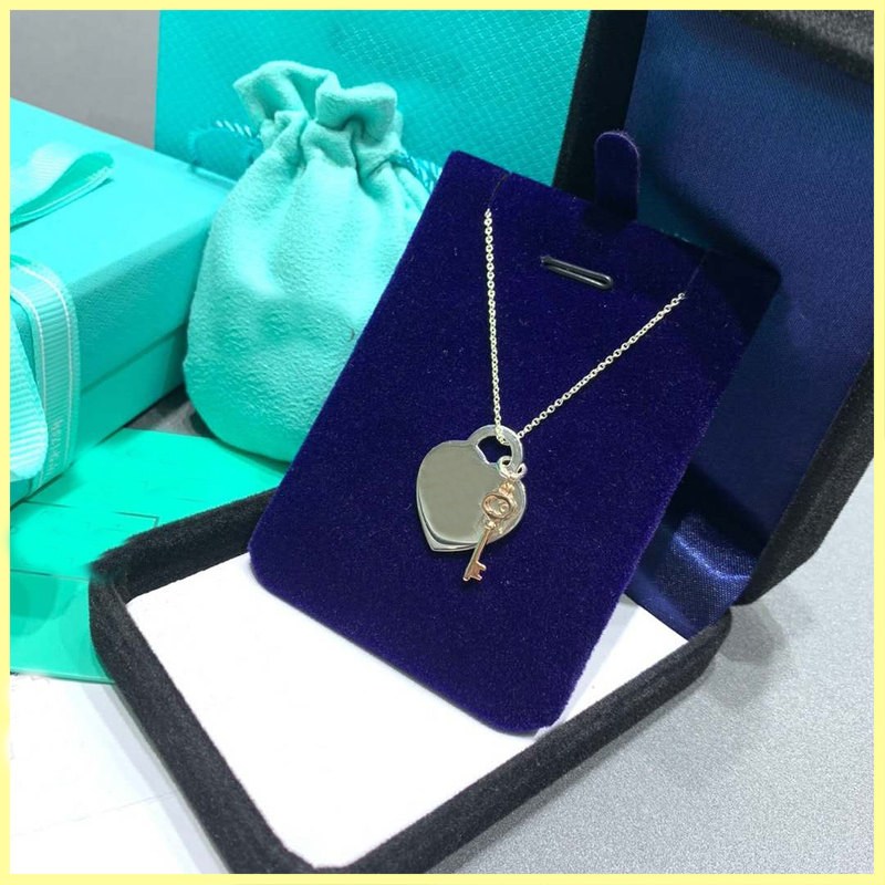 

2021 Womens Designer Necklace Fashion Mens Heart Necklace Ladies Silver Chain Love Pendant Neckwear For Women Party Wedding Luxurys Jewelry