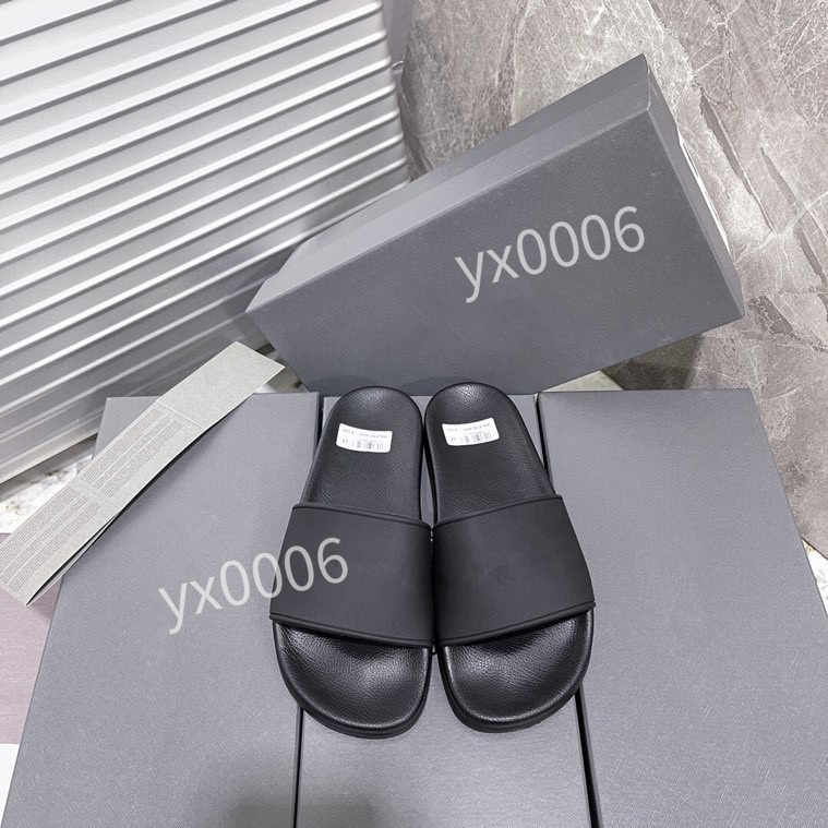 

2021 Run Away Sneaker Brown Canvas Technical Lining Mens Shoe Rubber Hand-Crafted Outsole Luxurys Designer Sports Casual Shoes yx211019, Choose the color