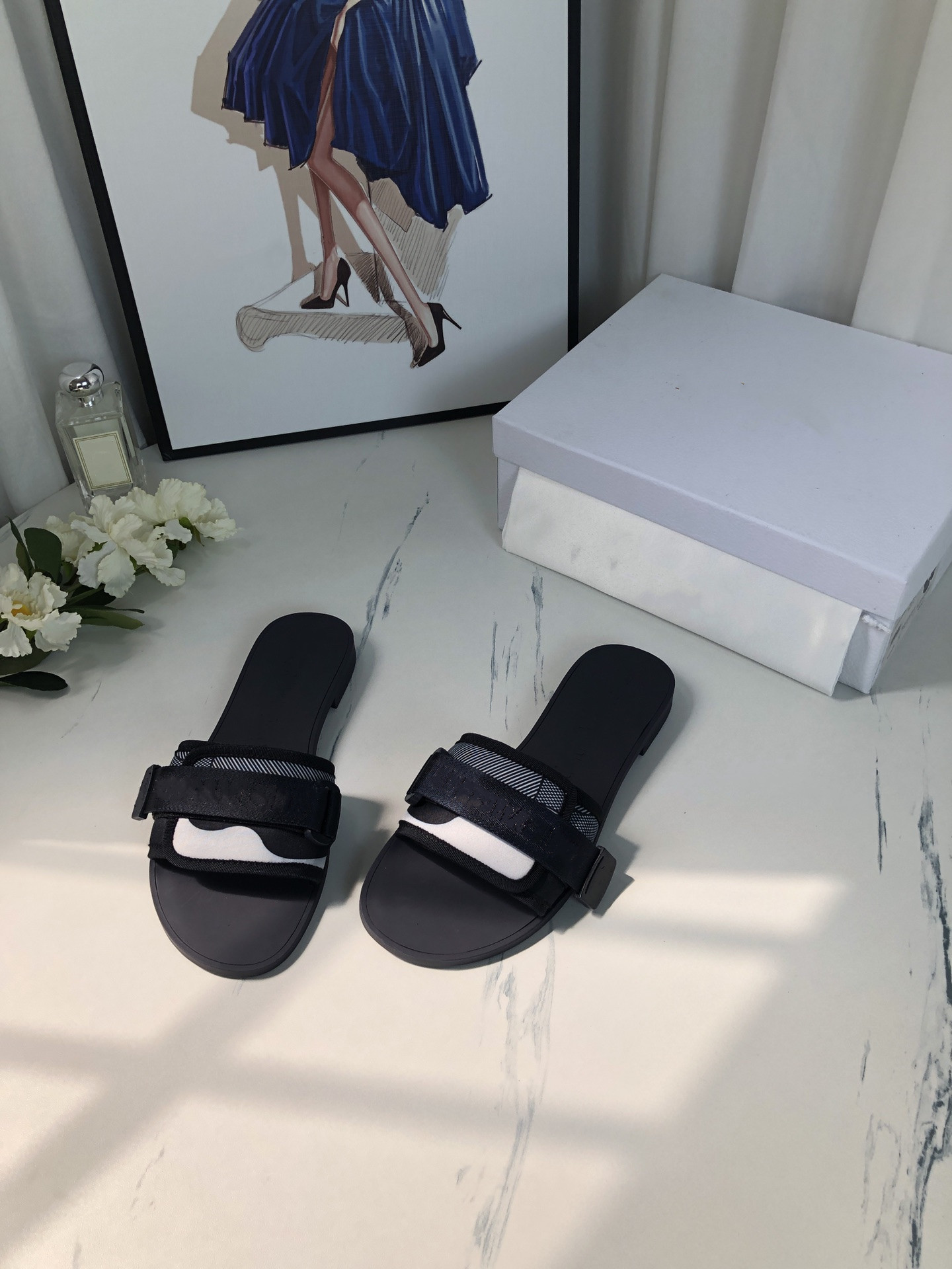 

Leather platform small fragrance Roman slippers 2021 female summer Joker flat bottom hook and loop shoes, Wear stick