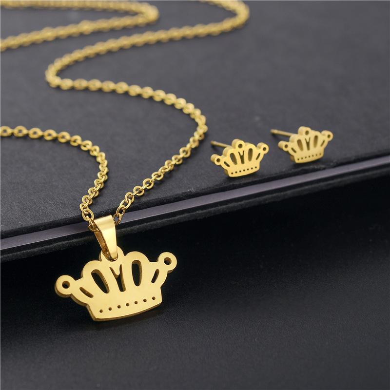 

Pendant Necklaces Small Stainless Steel Lucky Queen Crown Love Chain Necklace Jewelry Wedding You Women Mother