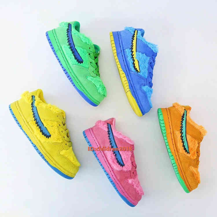 

SB Dunks Dead Five Bears Kids Skateboard Shoes 2020 Suede Toddler Shoes Yellow Green Blue Pink Blue Bear Children Sneakers Size 24-35, Black