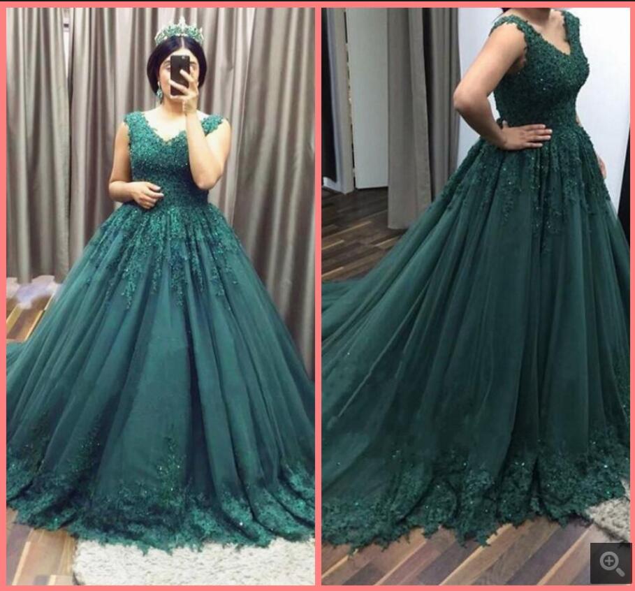 

Robe de soiree 2021 dark green tulle vintage ball gown prom dresses sleeveles v neckline princess puffy modest party dress court train saudi arabic sweet 16 gowns, White