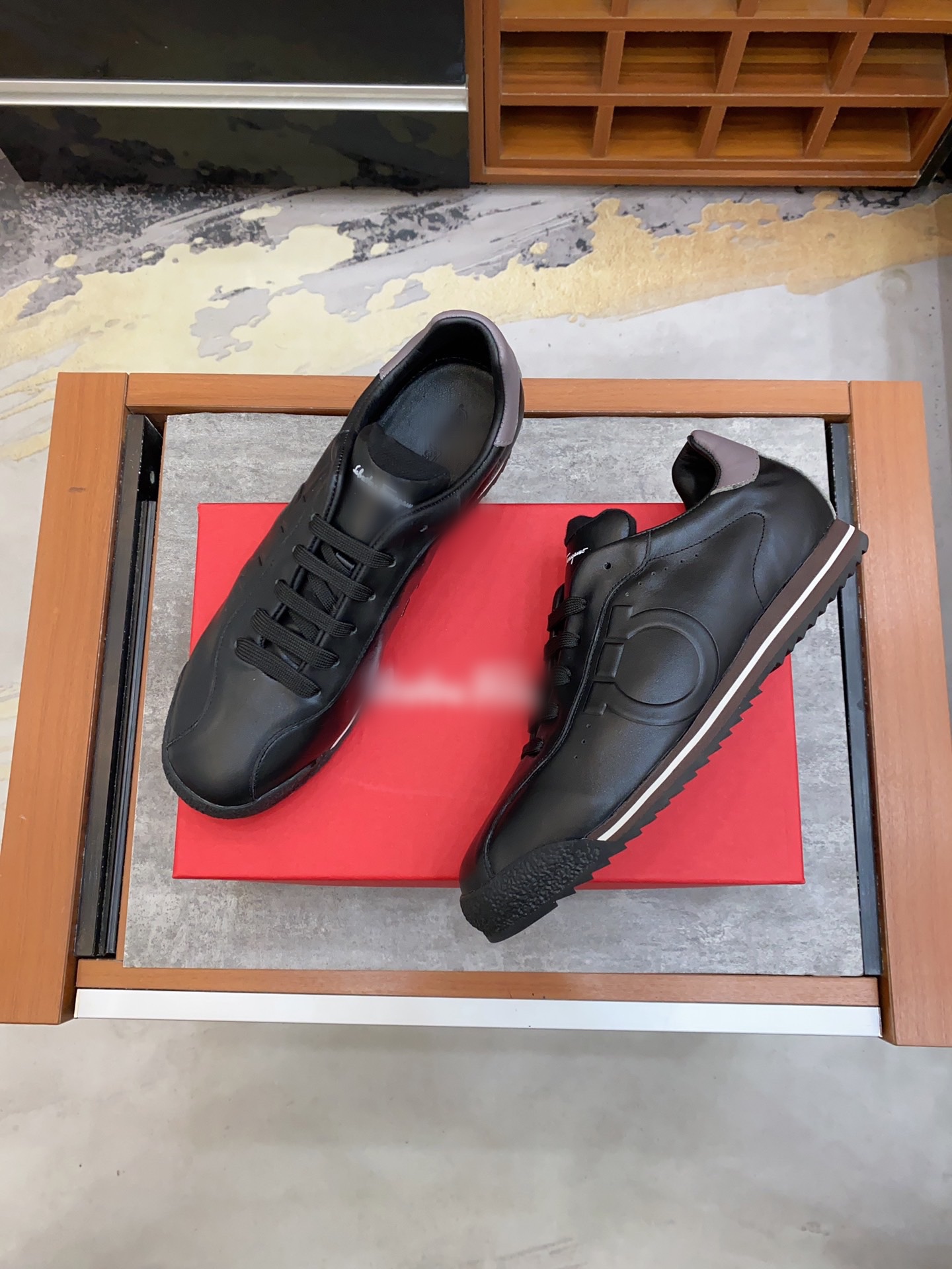 

Fashion casual men designer shoes letter carved lace up white black leather Luxury Mens shoe streetwear fast ship