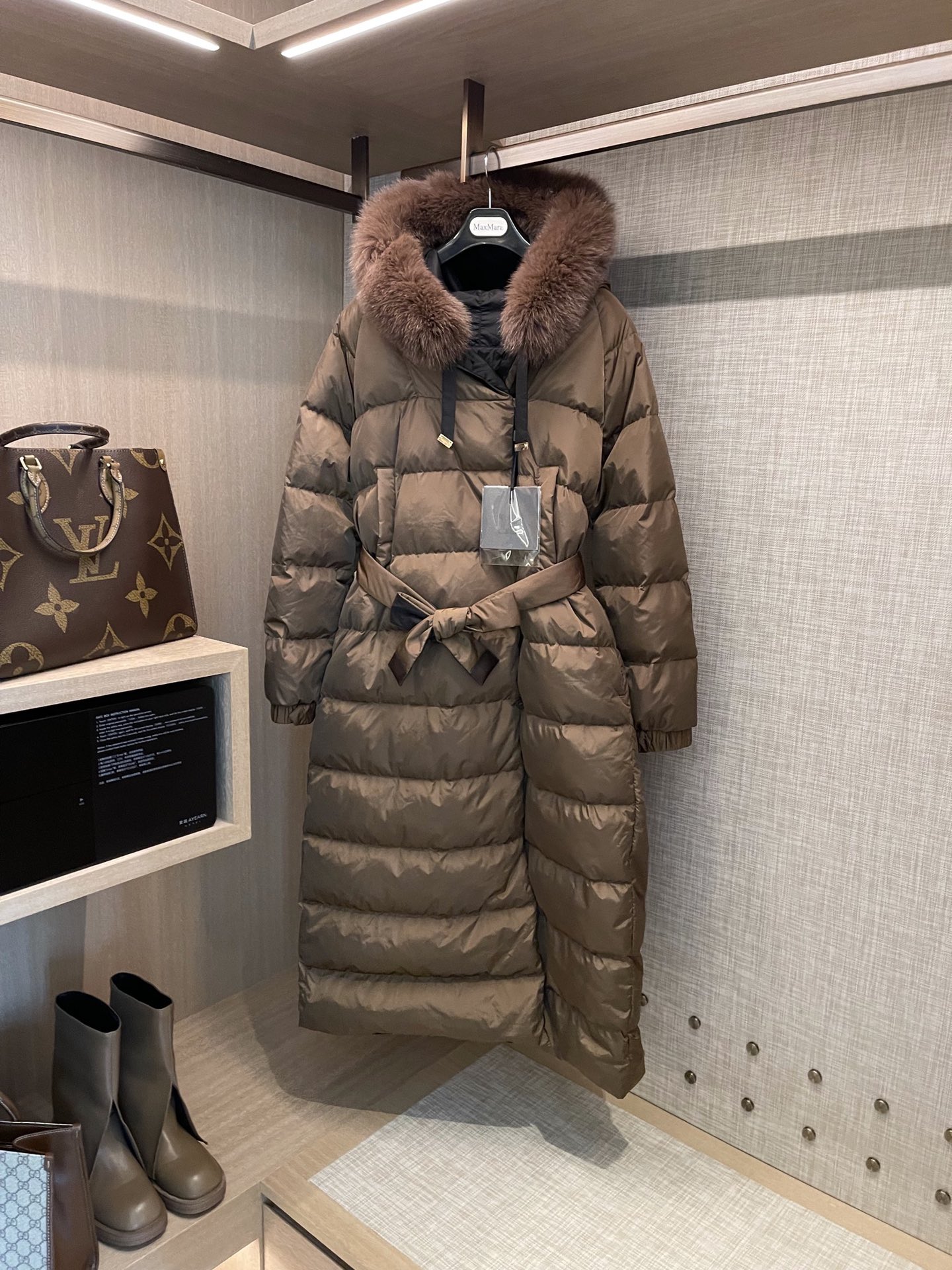 

Luxury imported fox fur collar hooded double-sided down jacket, Black