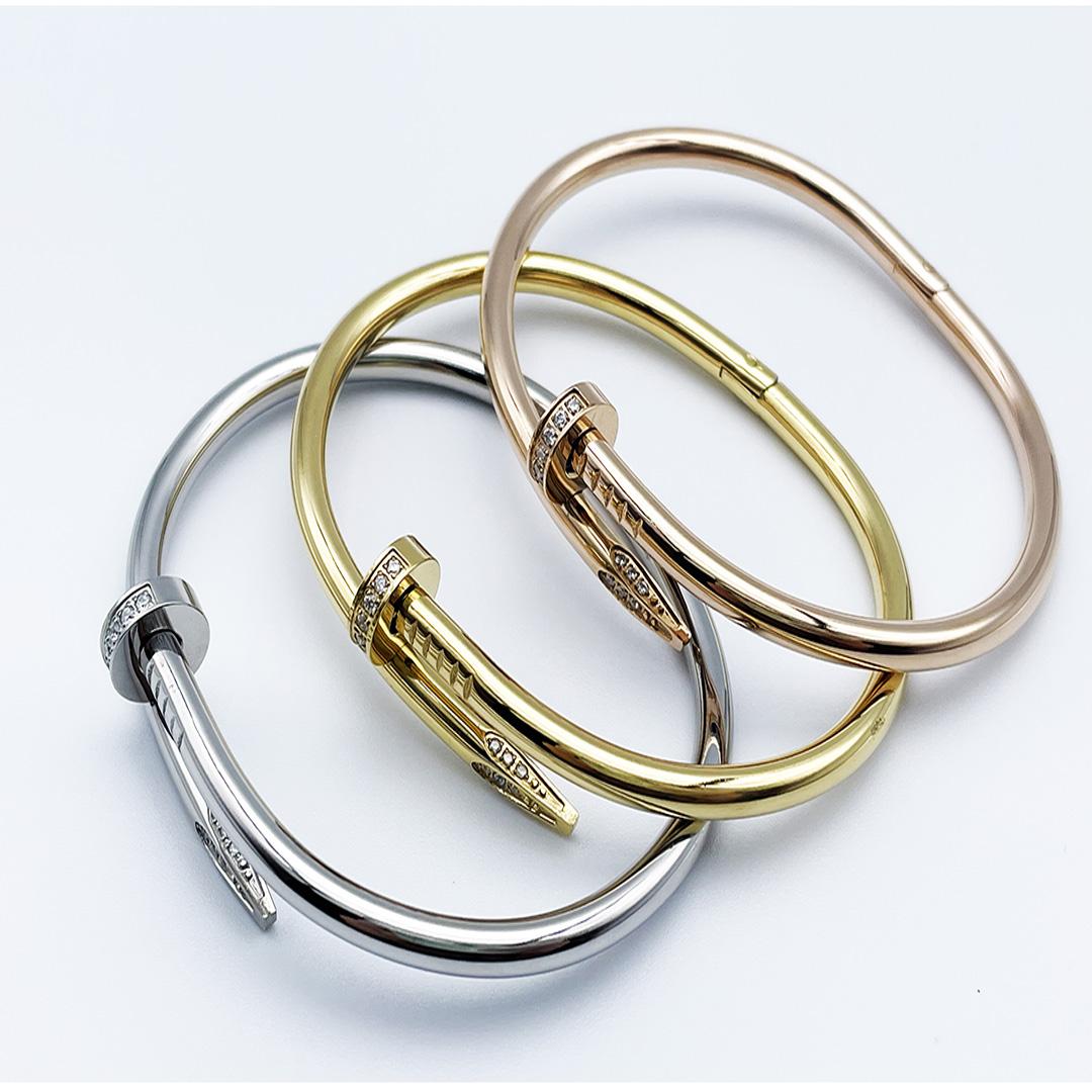 

Very fashionable classic bracelet with high-quality stainless steel PVD surface treatment inlaid rhinestone does not fade, suitable for marriage, party gifts.
