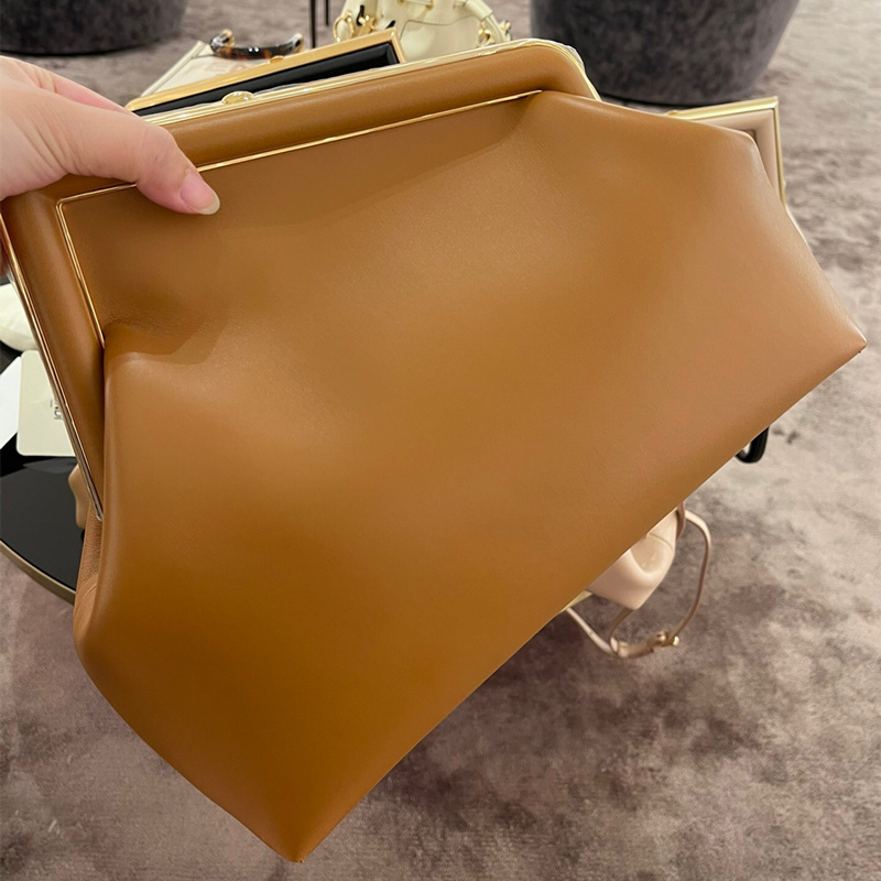 

New Design Clutch Bag for Women Hot Fashion Handbag in Genuine Leather Top Quality Letter Hardware Lady-Bag Single Strap Crossbody-bag