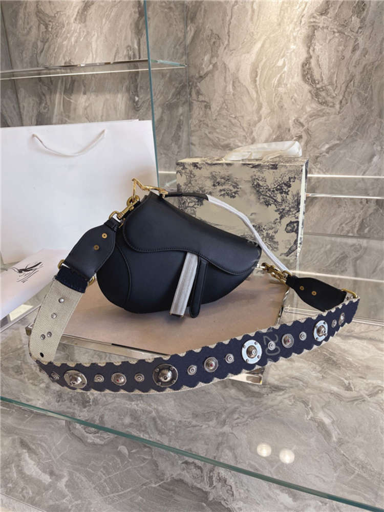 

2021 SS Top Quality lady Cross Body Bags Luxury Designer Women Fashion Saddle-Bag Patent Leather Cover Ladies fashionable Handbags, Red