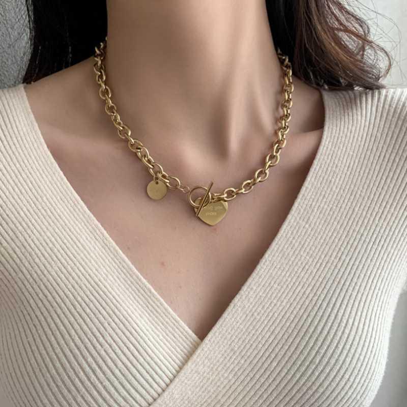 

Chains 316L Stainless Steel Buckle Heart Pendant Chain Thick Charm Choker Necklace For Women Fashion Fine Hip Hop Jewelry Gifts SAN812