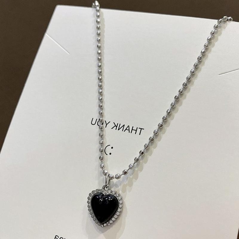 

Pendant Necklaces 2021 European And American Ladies Party Titanium Steel Black Love Necklace Personality Fashion Trend Clavicle Chain