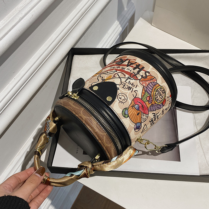 

Wholesale factory ladies shoulder bags sweet cute bear graffiti bucket bag street trend cylinder women ribbon handbag European popular contrast leather backpack, Pink-7771