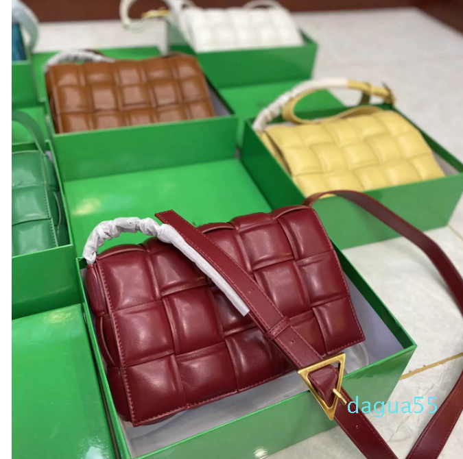 2021 crossbody handbag, one-shoulder box woven pillow, versatile design, high-quality leather, stylish high-end small square bag 26*18cm