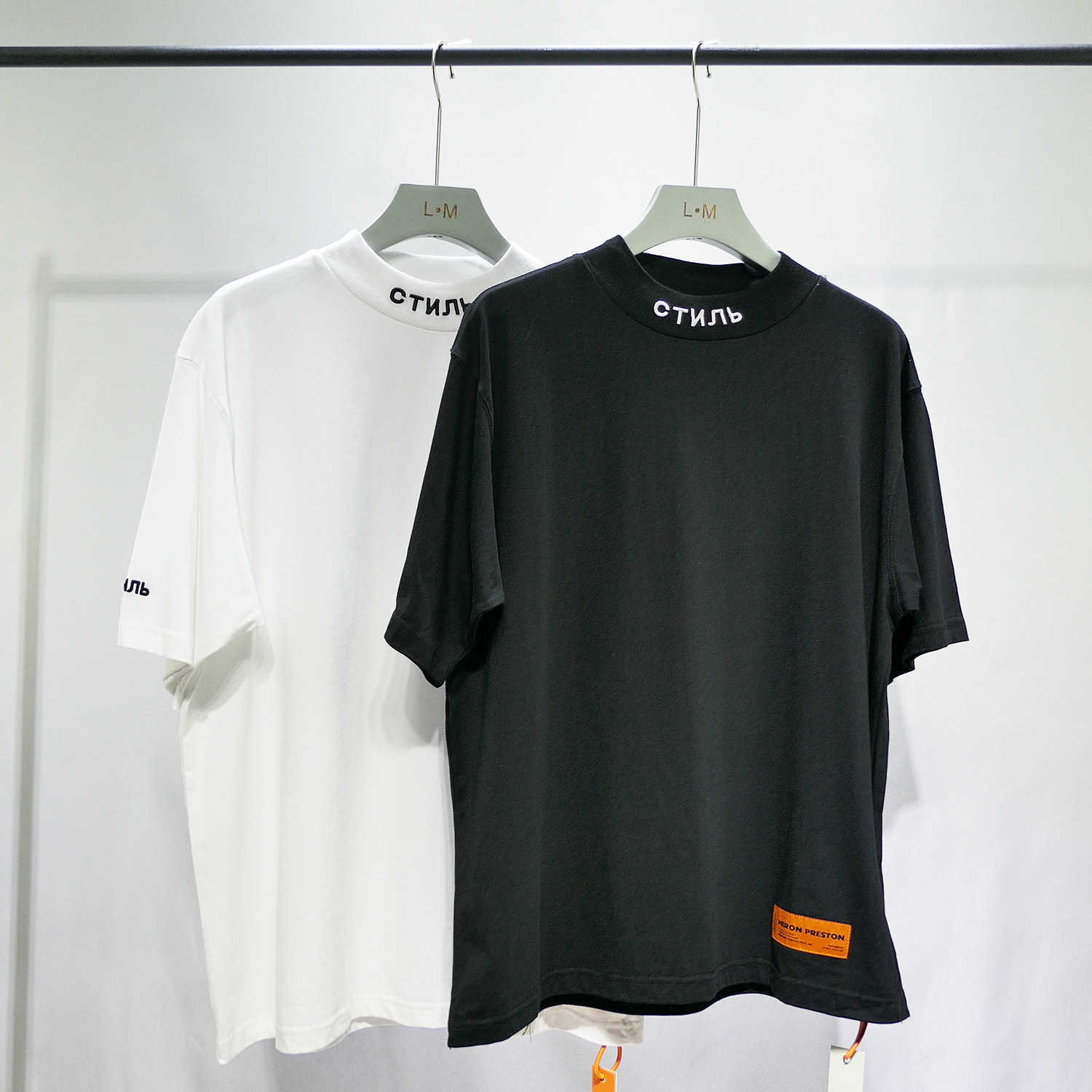 

Heron crane high neck embroidery hp base simple couple loose short sleeve T-shirt, White