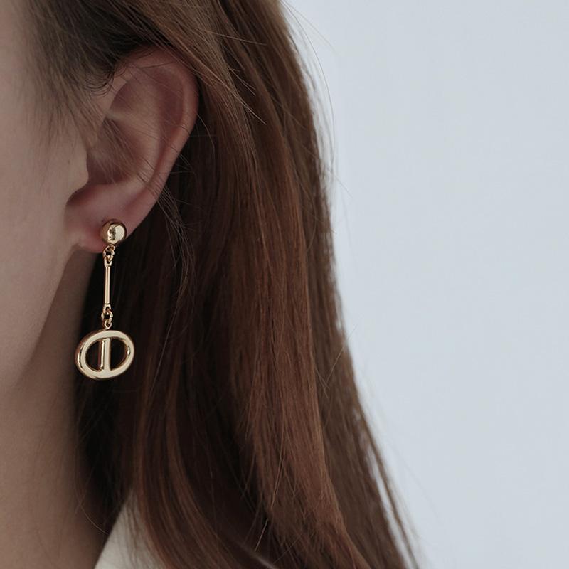 

Dangle & Chandelier European And American Temperament Long Glossy Pig Nose Earrings Female Fashion Bloggers Recommend Matching Jewelry