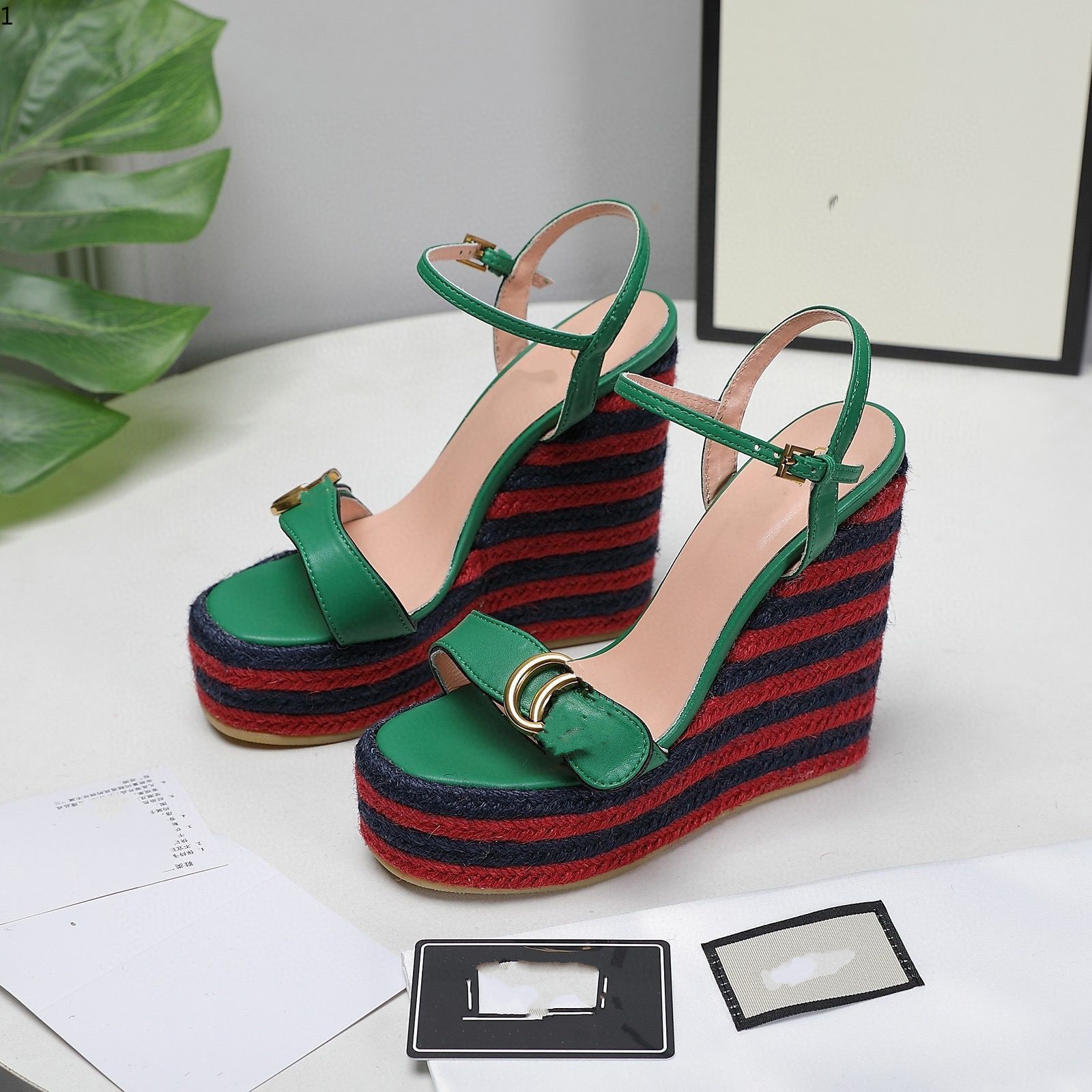 

2021 nouvelles chaussures femmes plates-formes COINS talons hauts antidérapants marche Casual Gladiator sandales mjk001