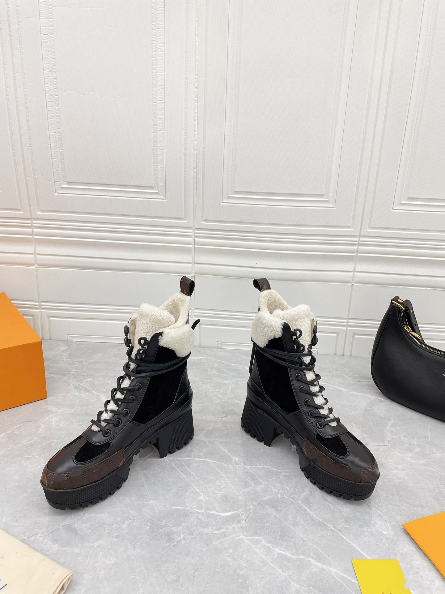 

Classic boots winter thick heel women's designer shoes 100% leather desert boot lace up ladies high heels with box size 35-39, Black