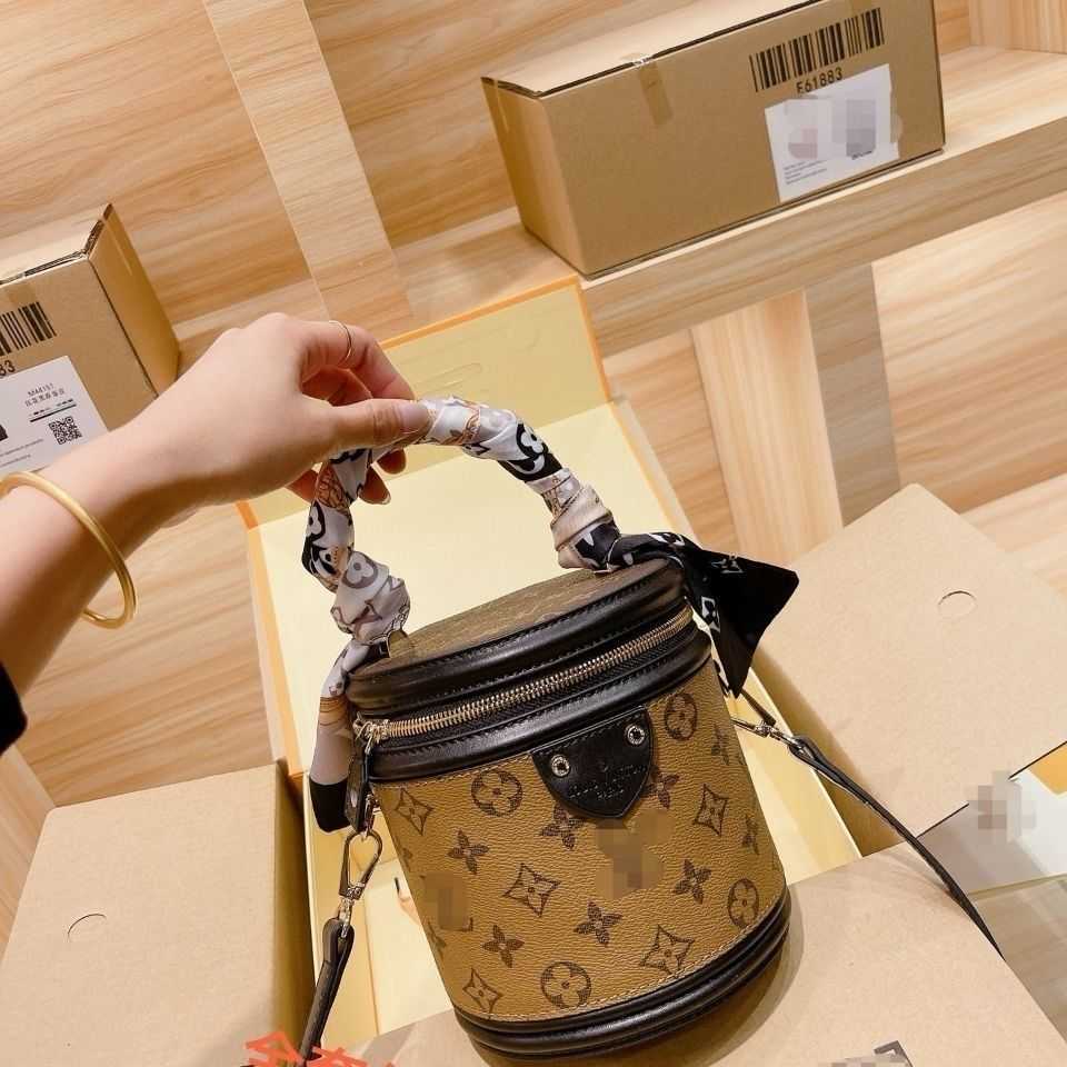 

CLASSIC FLOWER female 2021 new old flower Bucket printed messenger bag bucket box Makeup Bag Fashion, Brown