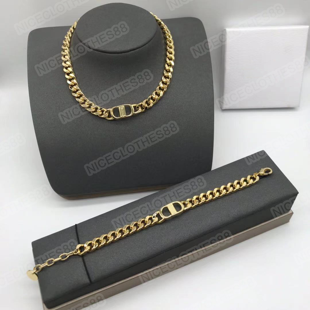 

Necklaces Locket D Family Letter Women's Net Red Bracelets Hip Hop Jewelry
