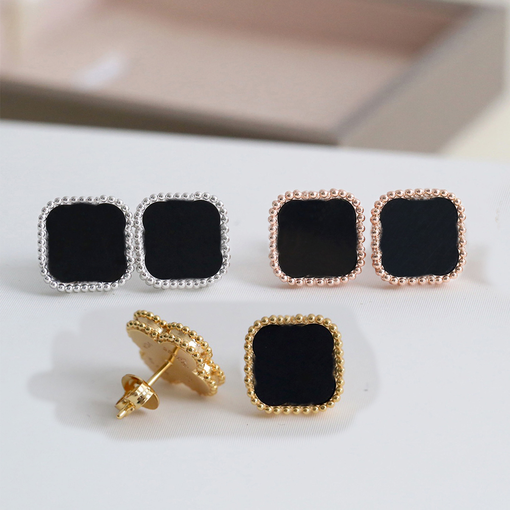 

Luxury Designer Clover Stud Earrings Love Earring Classic Charm Earrings Jewelry Couple Gift Pendant Screw Party Wedding Cleefing Agf