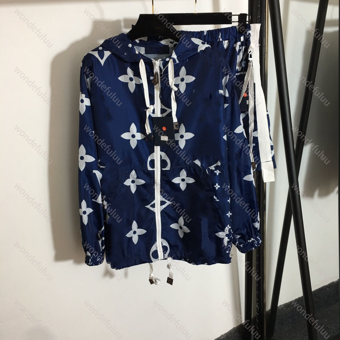 

2021SS zipper women's suit hoodie+short high quality women's designer clothes spring girl jacket windbreaker won't fade or shrink, White