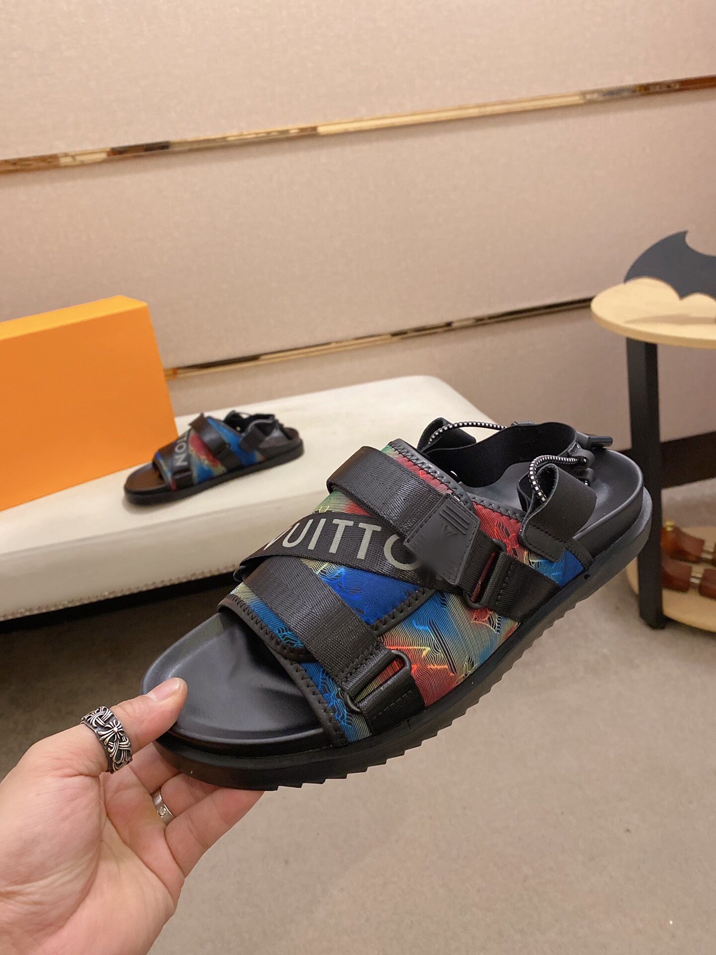

2021 camo men sandals comfortable luxury flat mens casual designer sandal shoes for outdoor traveling, Black