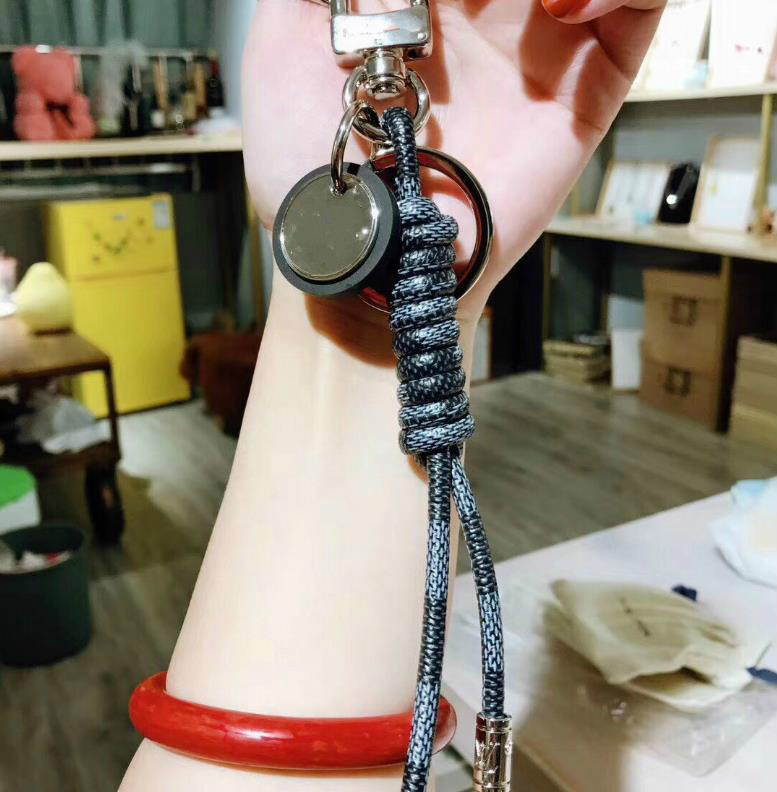 

HOT 2021 Luxurys Designer Keychain Buckle lovers Car Keychain Handmade Leather Keychains Men Women Bag Pendant Accessories 17 Color, Silver