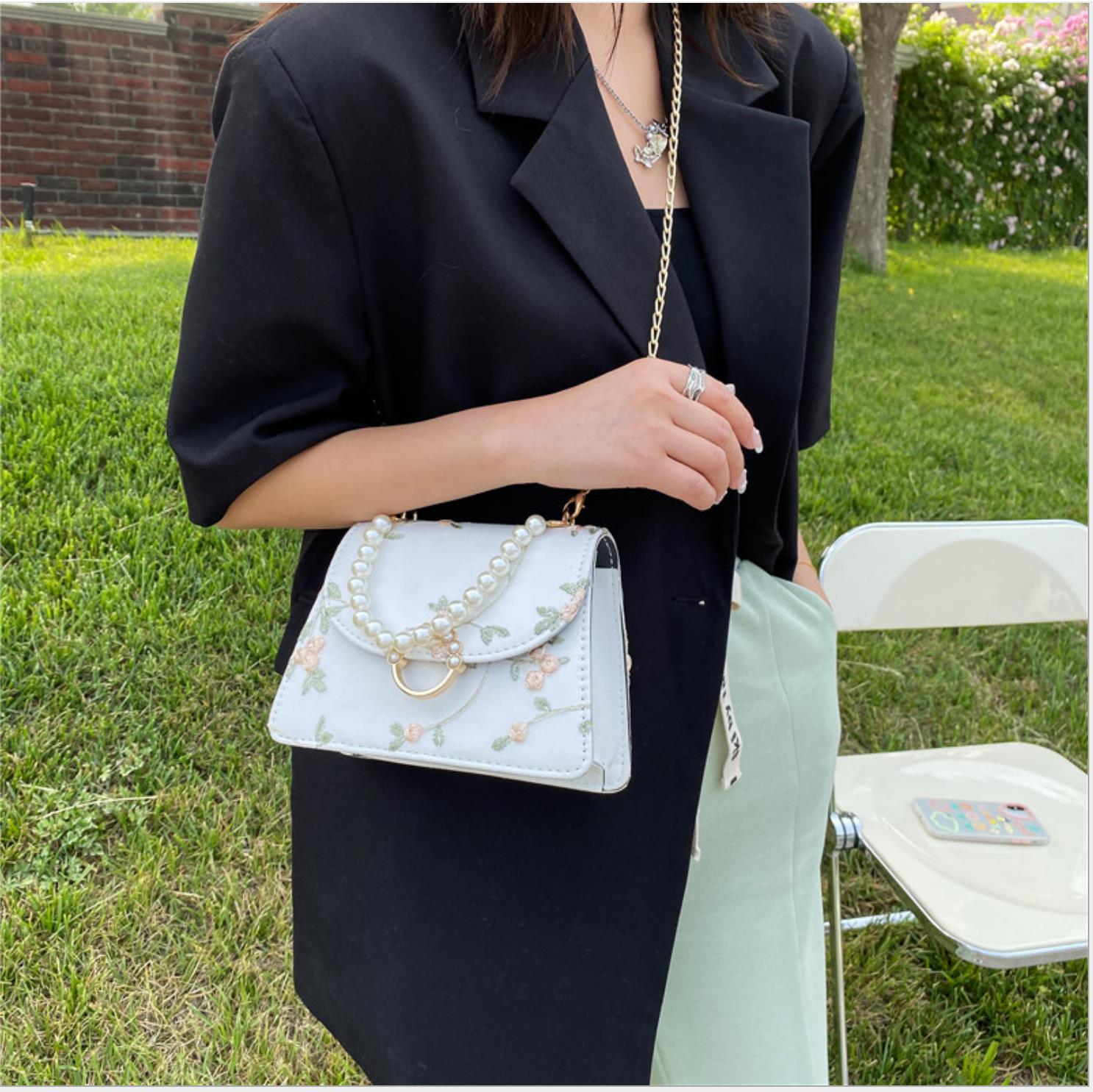 

Genuine Leather 2021 New Women Designer Bags Handbags Famous Brands Fashion Designer Large Capacity Ladies Shoulder Diagonal Bag 2668, White