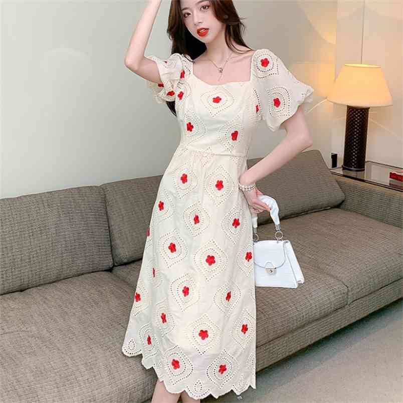 

Summer Women' Elegant Square Collar Hollow Flowers Embroidery Slim Dress Fashion Ladies Puff Sleeve Sweet Vestidos 210519, Photo color