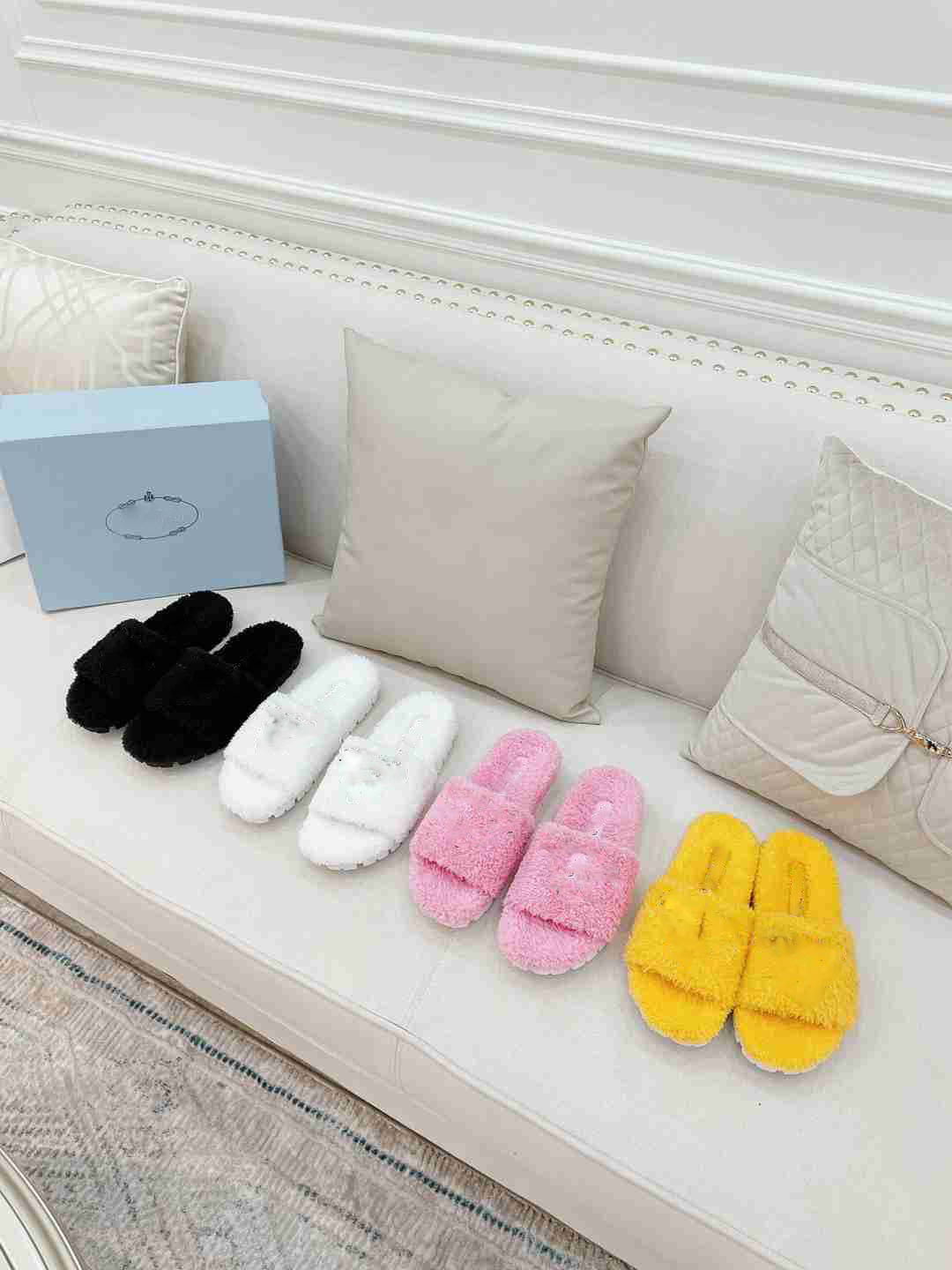 

Luxury Designer Womens Slippers Ladies Wool Slides Winter Fur Fluffy Furry Warm Letters Sandals Comfortable Fuzzy Girl Flip Flop Slipper