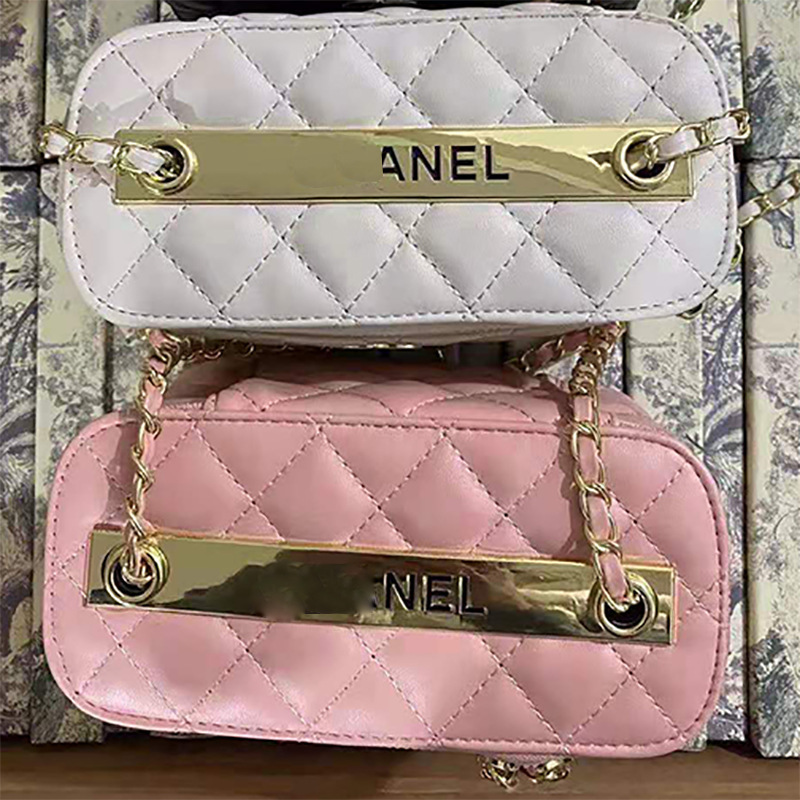 

Luxury Straight new women's box type small fragrance cosmetic fashion trend texture solid color wash bag KR4E