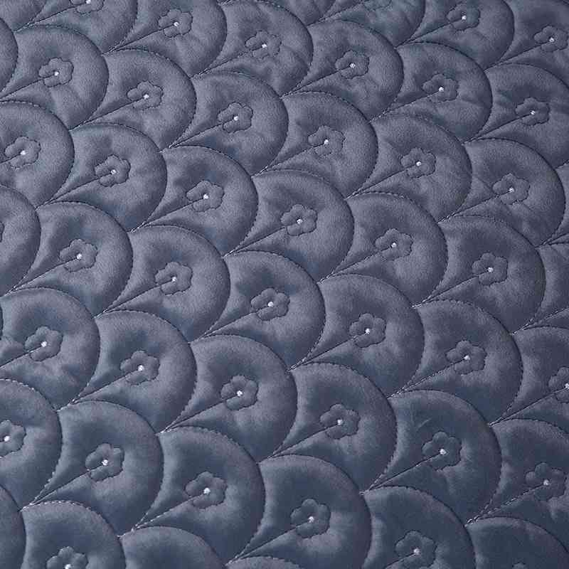 

Dutch velvet quilted semi-finished cushion roll material clip cotton anti-skid customized sofa cover fabric, Dutch plush grey