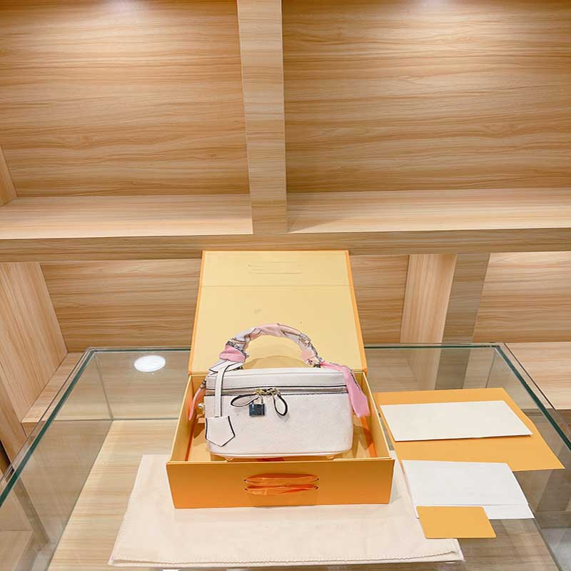 

21SS Women's Totes Female Designers Handbag Woman Luxurys Style Cosmetic Lady Bags 4 Color, Make difference
