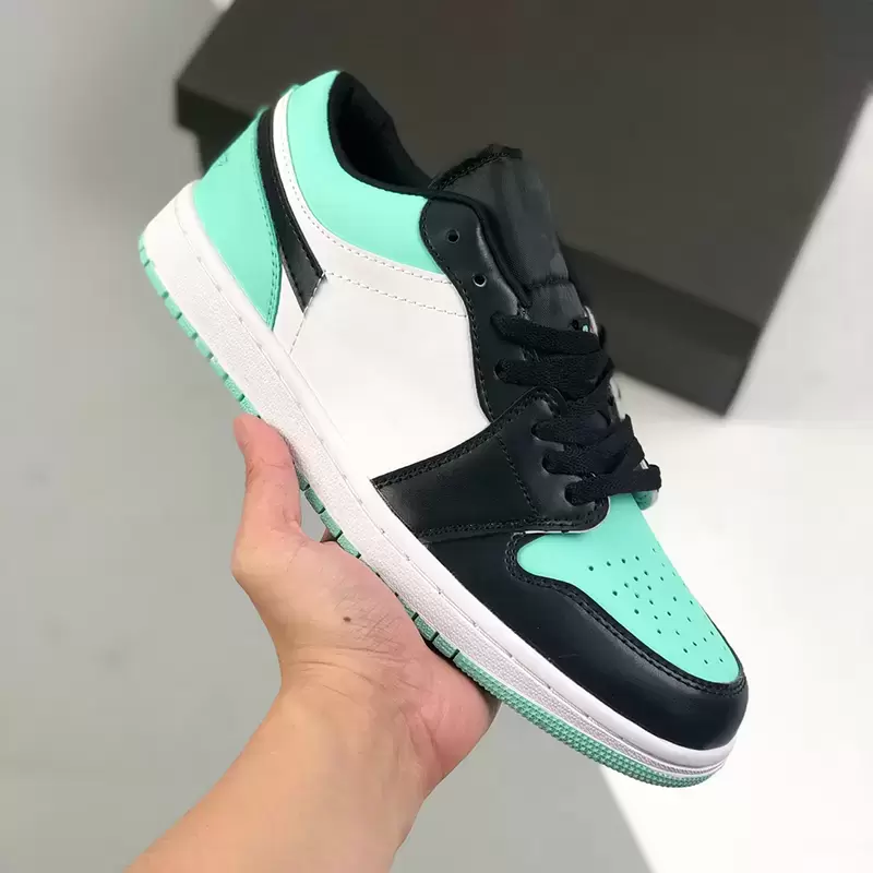 

Classic Men's 1 UNC Basketball shoes on University Gold Smoke Gray Varsity Red Stone low 1S Women's Chicago Black Toe Court purple green sneakers size 36-45, Box
